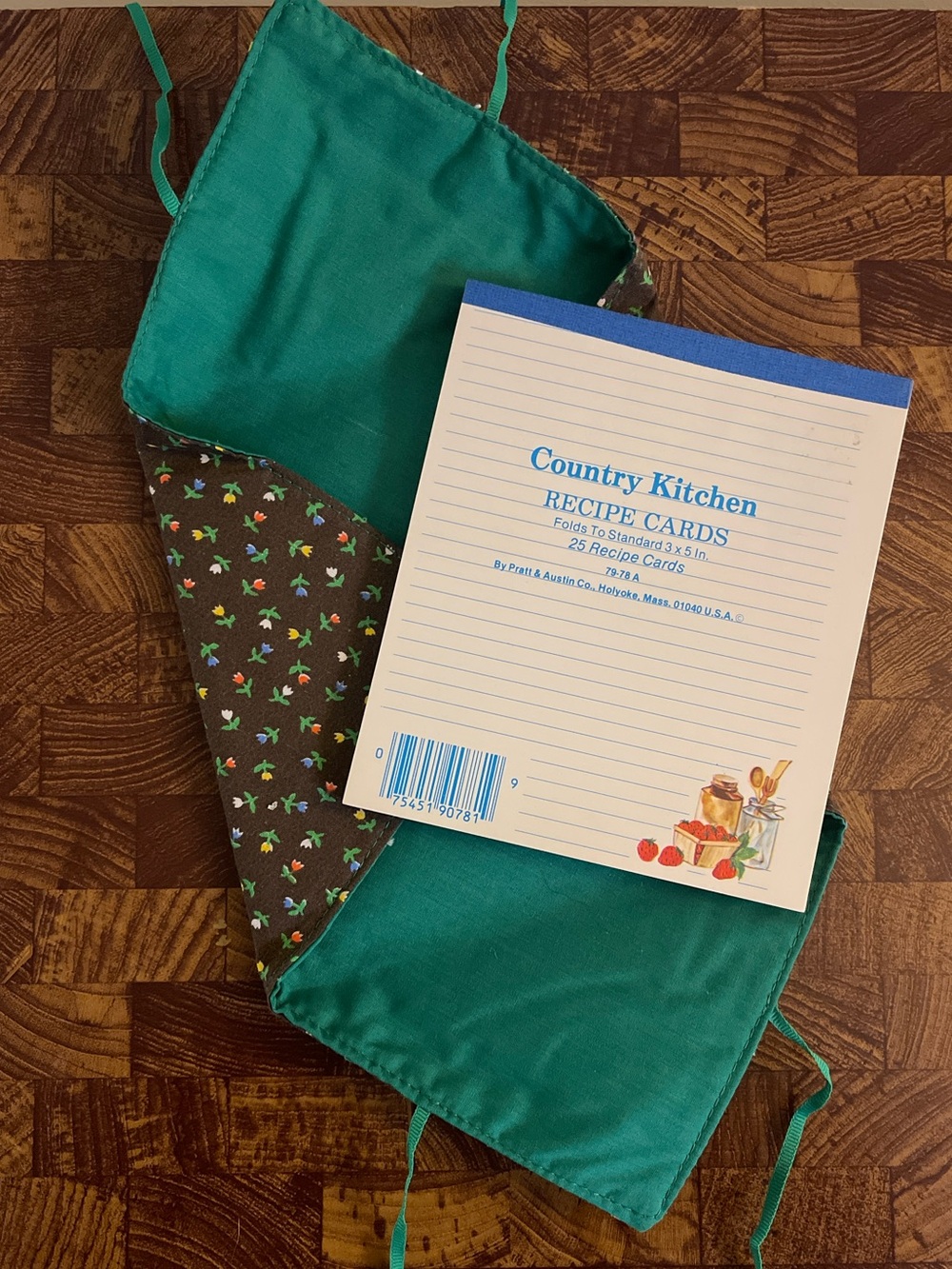 Unused Country Kitchen Recipe Cards with Handmade Double Tie Fabric Case
